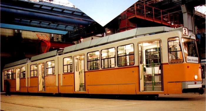 A jármű korszerű hangosító és viszonylatjelző rendszerrel van felszerelve.