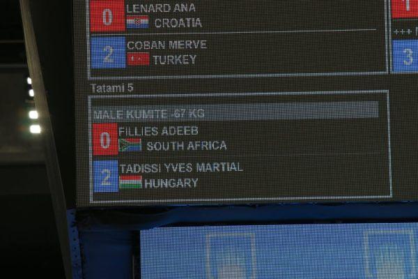 A 2016-os vb ezüstérmese, Tadissi Martial jól kezdett, magabiztosan győzte le dél-afrikai ellenfelét.