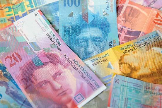 Ezen kölcsönök 70%-a Svájci Frank alapú, ami azzal magyarázható, hogy a 2008-ban beütött pénzügyi válság elôtti idôben a felvevônek elônyösebb volt a devizahitel, mint a saját valutában nyújtott