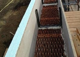 Lemezvastagság 10 mm; hőszigetelés 50 mm Rostcementlap hajlítószilárdsága 9 N/mm². Nehezen éghető szerkezetek.