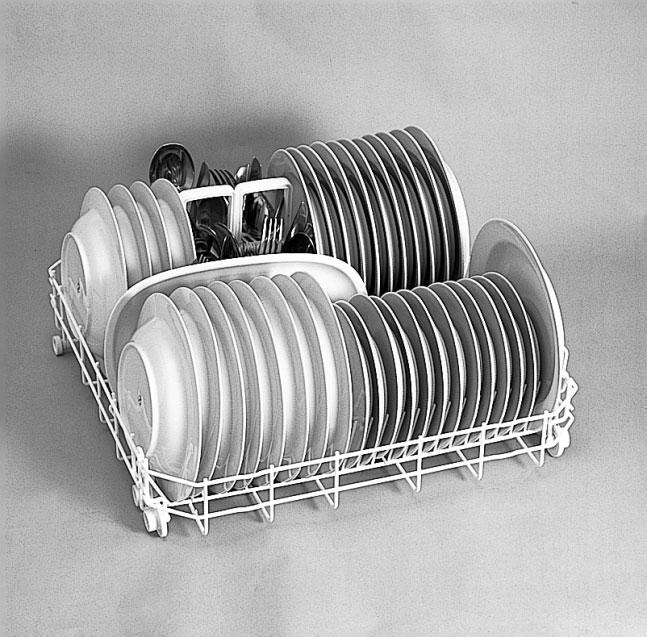 oven dishes, tureens, salad bowls, lids, serving dishes, dinner plates, soup plates and ladles can be loaded on the lower basket.
