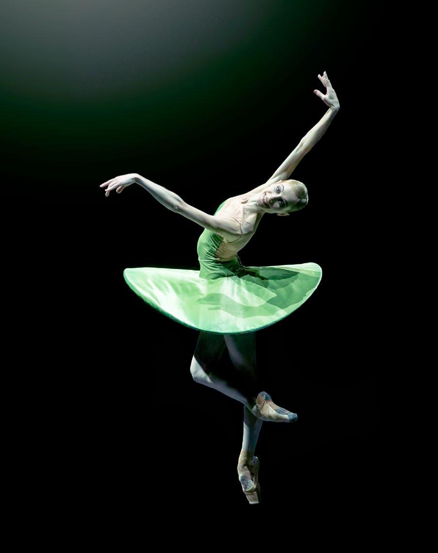 William Forsythe / Franz Schubert A TÖKÉLETESSÉG SZÉDÍTŐ EREJE (08) The Vertiginous Thrill of Exactitude (996, Frankfurt) Kecses, éteri és pontos. Horeczky Krisztina Tánckritika.