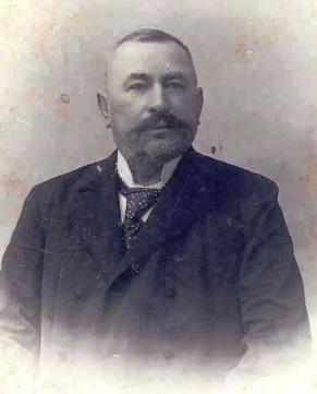 Matrikula 29 Ritter-Rédei János II. Tomcsányi Ida. 1890. k. Készítette Bercze Gyula aradi fényképész 36 Csete Ilona: Márványba vésve az elődök neve.