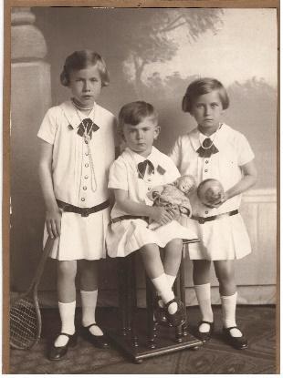 december 30.) építész, vállalkozó. ΘAlsó- Sáp, Galgaguta. 1920. augusztus 21.