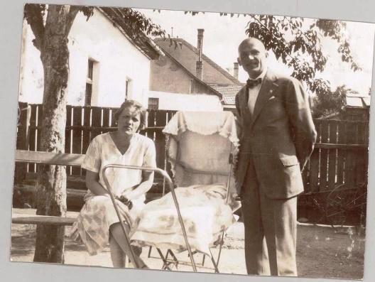 Matrikula 70 tanított és közben a Nagyváradi AC labdarúgó szakosztályában edzőként és szaktanácsadóként működött.a csapatunk 1943-ban egyedülálló sikert ért el.