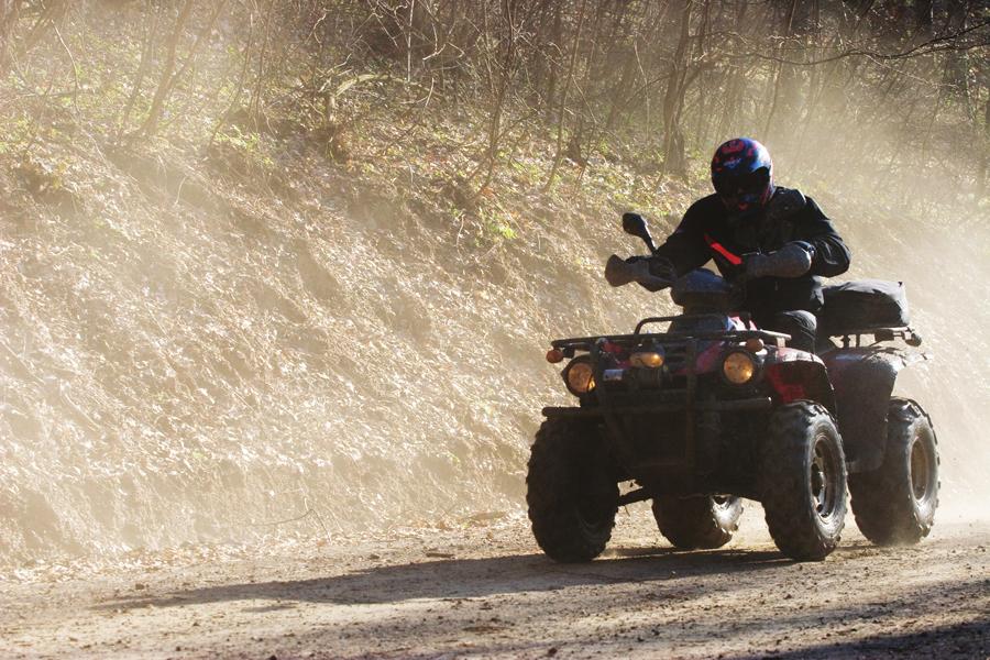 Technikai sportok a természetben A hagyományos sportok is A természet nyugalmát a hagyományos bakancsos turizmus is megzavarja.