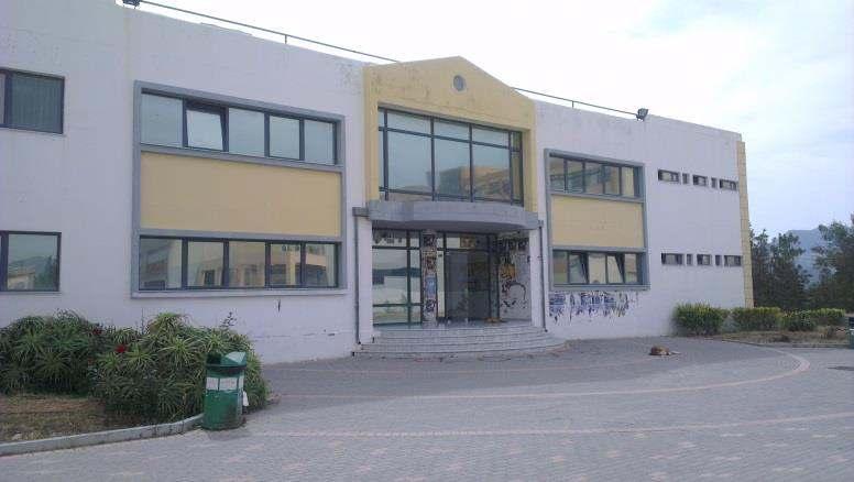 Ad i isztrá ió és oktatás Érkezés időpo tjától függőe, i el elég késő este érkezte eke az első itte i találkozáso a kollégiu i portással olt, aki ter észetese e eszél a golul, de ideadta nekem a kul