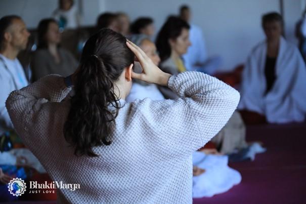 2. MŰKÖDIK A SZADHANA-d? Részlet Paramahamsza Vishwananda Szatszangjából, amit az OM Chanting Nemzetközi Napok alkalmából adott 2017-ben.