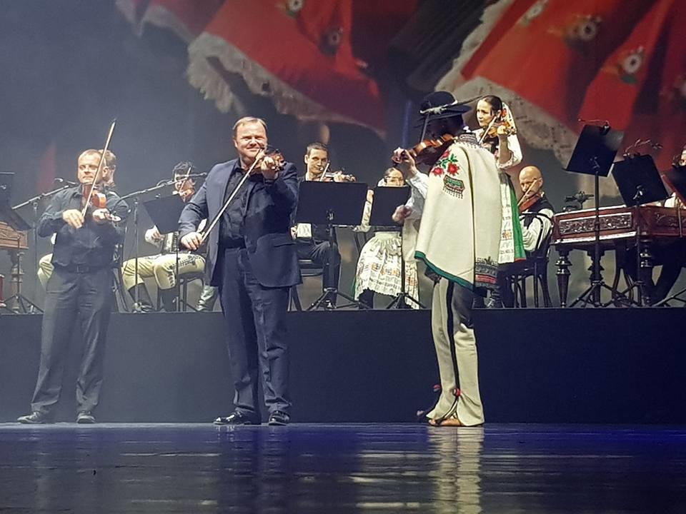 f) Táncünnep a Nemzeti Színházban Buskó András: tájékoztatja a megjelenteket, hogy 2018.