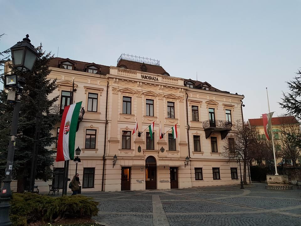 Buskó András: megállapítja, hogy a jelenlévő 3 képviselő 3 igen szavazattal, ellenszavazat és tartózkodás nélkül elfogadta a javaslatot. 97/2018. (V. 07.) LNÖ határozata Budapest Főváros XVII.