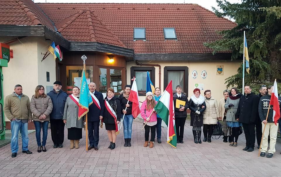 Az Árpád-házi Szent Kinga Kulturális Egyesület és az ószandeci Szent Kinga Egyesület közötti együttműködési szerződés aláírása Buskó András: tájékoztatja a megjelenteket, hogy a szentmisét követően a