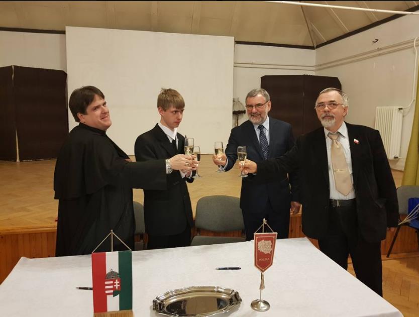 március 23-án, a küngösi Árpád-házi Szent Kinga Kulturális Egyesület és az ószandeci Szent Kinga Egyesület közötti együttműködési szerződés aláírásáról szóló elnöki beszámolót elfogadja.