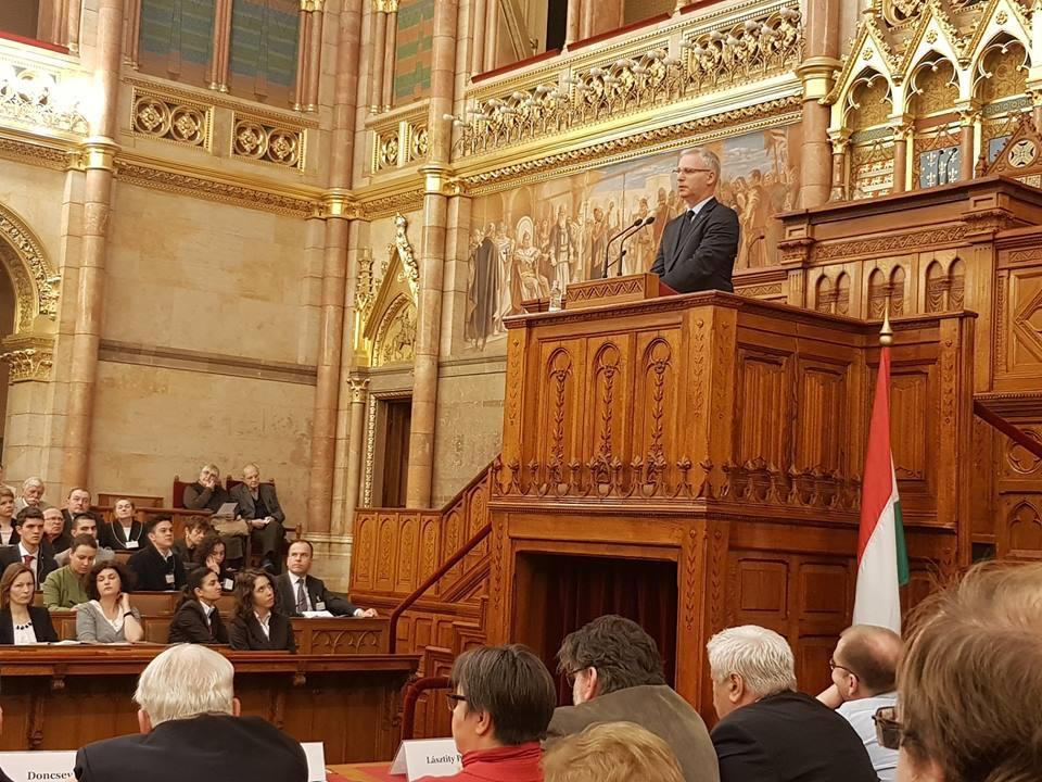 A meghívott előadók közt szerepelt Hermann Róbert Az első nemzetiségi törvényünk, a forradalom és szabadságharc alkotása című előadásával.