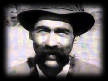 után újra kinn van a veresházi tanyán 12 holdon gazdálkodik. 1929-ben az olvasott parasztembert beválasztották a községi képviselő-testületbe, ahol szókimondásával a kisparasztságot képviselte. A II.