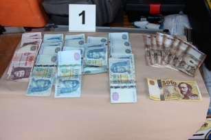 A helyszínre érkező rendőröket észlelve az elkövetők a festékszóró palackokat hátrahagyva elmenekültek.
