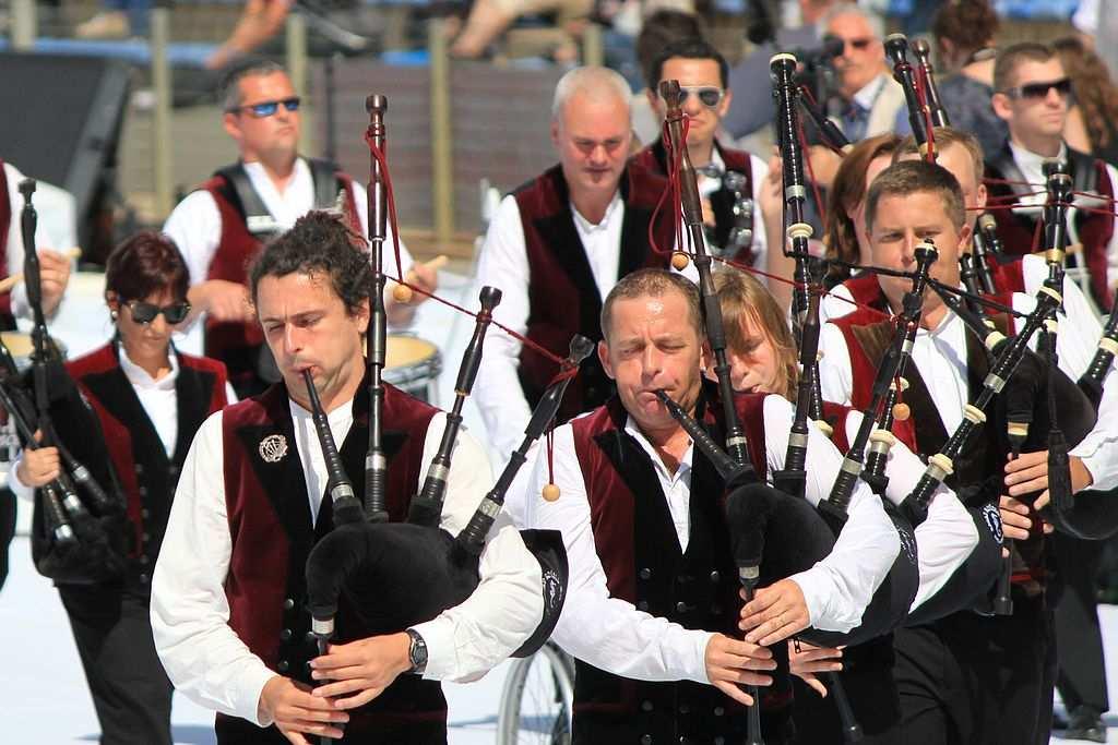 Él e 2012 get Douarnenez hag e 2014 get Groñvel en deus dibabet ar Redadeg degouezh e kreiz un darvoud bras ha digoret da razh an dud.