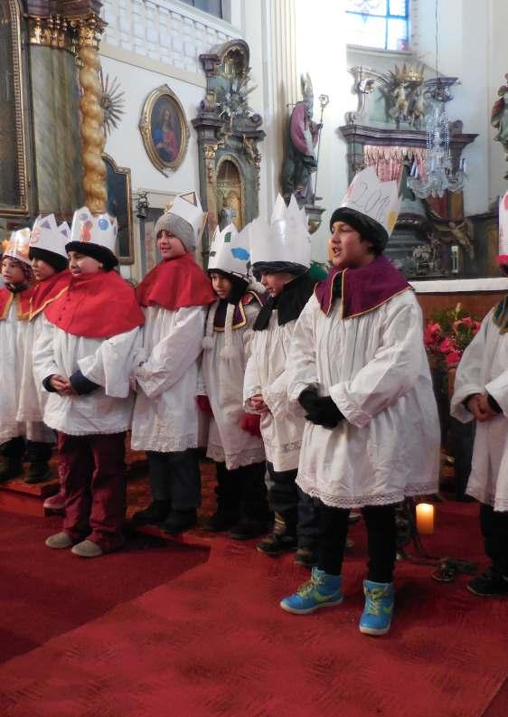 Tříkrálová 8sbírka V roce 2016 jsme se již po páté zúčastnili Tříkrálové sbírky, kterou pořádá Charita Česká republika. Sbírky se zúčastnilo 24 dětí. Koledníci byli vysláni na ranní nedělní mši sv.