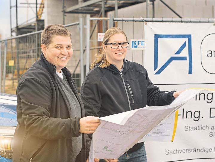 Titel Prüfer werden Man muss menschlich bleiben und Prüfungsteilnehmer im erlaubten Rahmen helfen. DOMINIQUE BÜCKER, INHABERIN DER BÜCKER GBR Architektinnen mit Bauzeichner-Ausbildung: Dominique (l.
