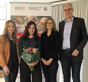 IHK-Service UNTERNEHMERINNEN Gute Pläne Lea Daniela Teuwen, Tanzund Yogalehrerin aus Senden, und Eventmanagerin Nadine Seyrek von bride essentials aus Dülmen haben den Unternehmerinnenbrief.