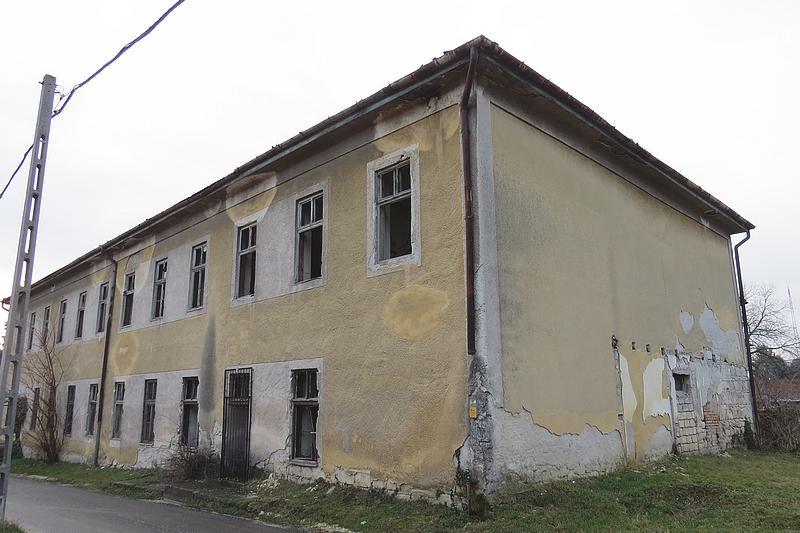 7. kép: hátsó utcai