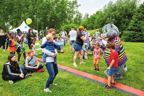 assuré la réussite des festivités. L'arrondissement transmet également ses remerciements aux commanditaires de l'événement : M.