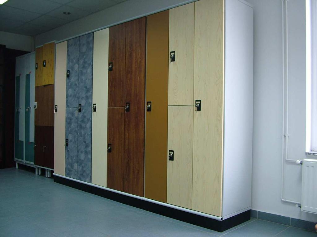 Felépítés Az ECOLockers öltözıszekrény család alapötletét a mintaoltalommal védett fémbútorpanel képezi.