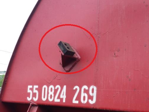 A tető nyitása A teherkocsi tetejét mechanikusan lehet elmozdítani.
