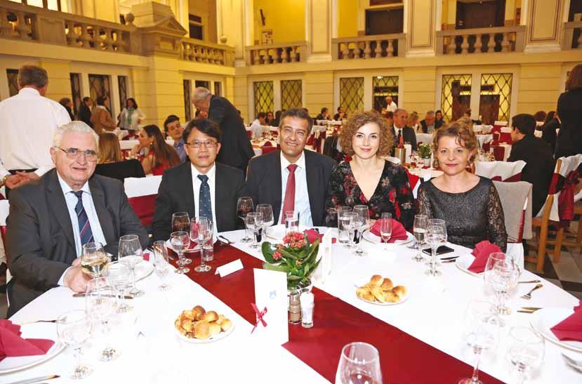 szakfelügyelő főorvosait és a Kenézy Gyula Kórház-Rendelőintézet fogászati szakellátásának vezetőjét.