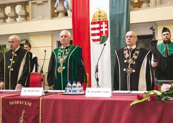 DIPLOMAOSZTÓ ÜNNEPSÉG 2016. 2016. július 1-én, diplomaosztó ünnepségünk alkalmával 41 magyar és 39 külföldi állampolgárságú hallgató vette át fogorvosdoktori diplomáját.