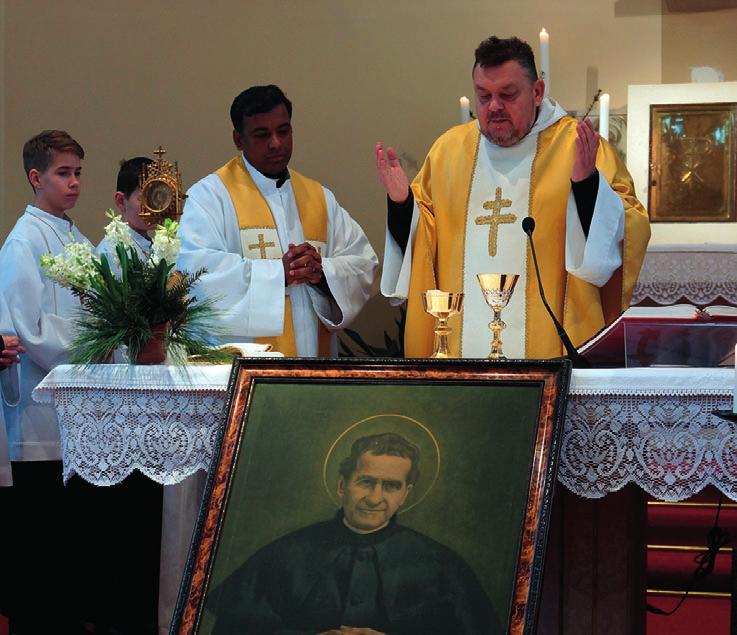 Bosco Szent Jánosnak, a Szalézi Társaság alapítójának az ünnepét. Béla atya szentbeszédében először Bosco Szent János életére tekintett vissza.