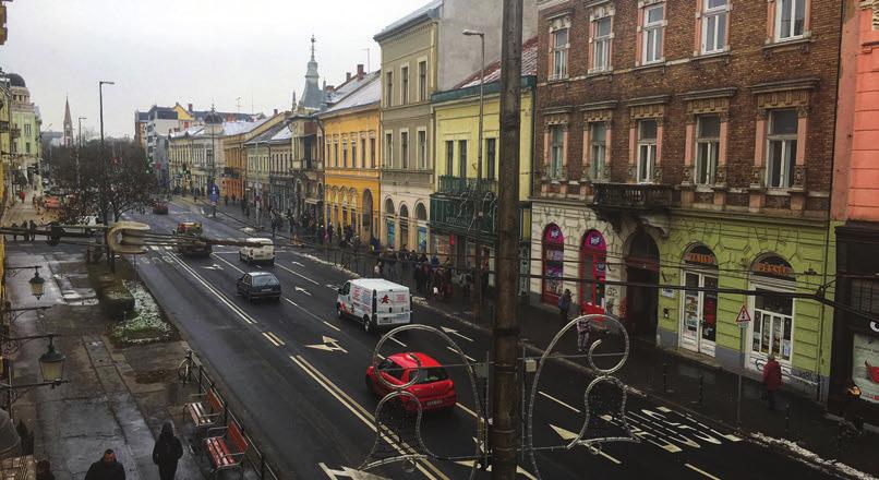 debreceni hírek A JELZŐLÁMPÁK FINOMHANGOLÁSA JELENLEG IS ZAJLIK 8 Folytatódik a közlekedés fejlesztése Az Új Főnix Terv közlekedésfejlesztési fejezetének részeként 53 közlekedési csomópont