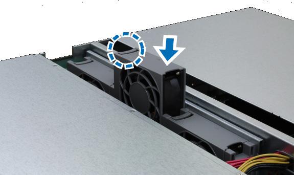 5 Készítsen elő egy új ventilátort, és csúsztassa be a RackStation egységbe. Győződjön meg róla, hogy a ventilátor az alábbi ábrának megfelelően helyezkedik-e el.