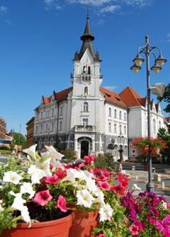 A place that inhabitants enjoy and this feeling is taken over by the tourists. The great atmosphere is provided by the nice and tidy environment, the flowers, the fountains, and many statues.