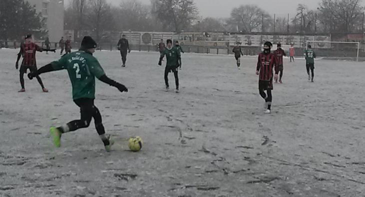 1998/1999/2000-ben születettek A fiatalabbak 5-1-es félidőt követően 8-2-es vereséget szenvedtek, góljainkat Erős Máté és Dolgener Fló szerezték.