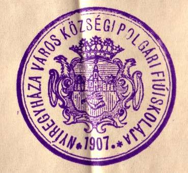 Középiskolai tanulmányait a Debreceni Református Kollégiumban végezte, majd 1906-ban szerzett tanári diplomát a Budai Elemi és Polgáriskolai Tanítóképzőben. Ugyanebben az évben dr.
