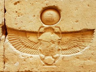 Este vacsora majd az esti fényekkel megvilágított Luxor templomban II.