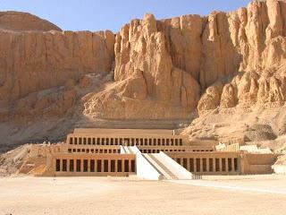 Amenhotep halotti temploma előtt).* Visszatérés a szállodába, bejelentkezés, szobák elfoglalása, vacsora. Szállás: Luxor, Hotel *Egyéni igényektől függően a 7.
