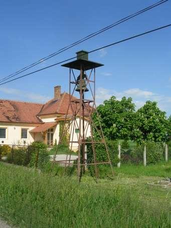 háttérben