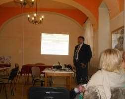 nácsának tagja zárógondolataikban felhívták a figyelmet a mindennapi élet és a történelem, történettudomány kapcsolatára, amit a
