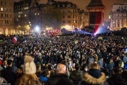 A kép hatása: megindító A kép által megjelenített toposzok: összetartás 23. F98. A kép forrása: http://www.dailymail.co.