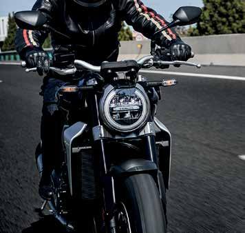aktuális időjárási és útviszonyoknak megfelelően motorozhat.