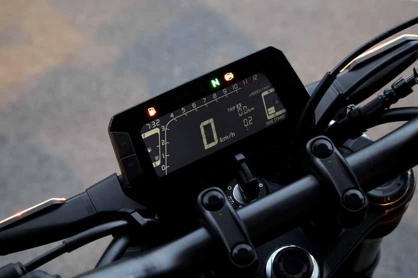 bemutatott CB300R nedvestömege mindössze