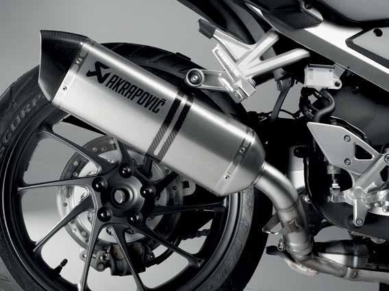 fel. Alapfelszereltség egyebek mellett a Honda által fejlesztett menetstabilizáló-rendszer (TCS) és a blokkolásgátló (ABS), miként a dőlésszöget és sebességet