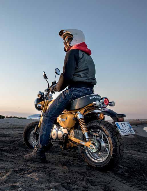 SPECIFIKÁCIÓK MOTOR REBEL CUB125 MONKEY Motorkonstrukció Soros, kéthengeres, DOHC-vezérlésű, folyadékhűtésű Léghűtésű, négyütemű, kétszelepes, SOHC-vezérlésű egyhengeres Léghűtésű, négyütemű,