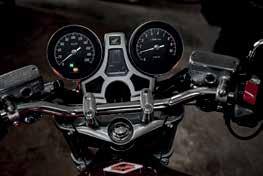 Selymes járású, 1140 köbcentis, DOHC-vezérlésű motorja a teljes fordulatszám-tartományban erős és