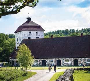 Hässleholm är nära, med hela åtta tågstationer i kommunen. Och det finns siffor som talar sitt tydliga språk: Varje dag passerar över 14 000 människor Resecentrum i Hässleholm.
