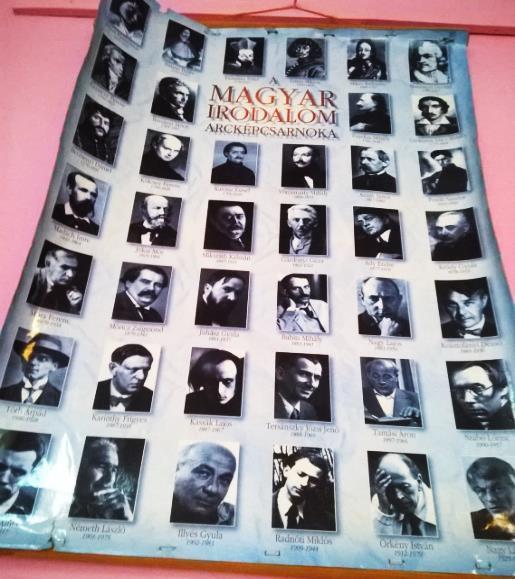 A magyar nyelv és irodalom szaktantermekre jellemző, hogy a magyar irodalom nagyjai mellett, a szózat, a himnusz, az aradi vértanúk, valamint a magyar