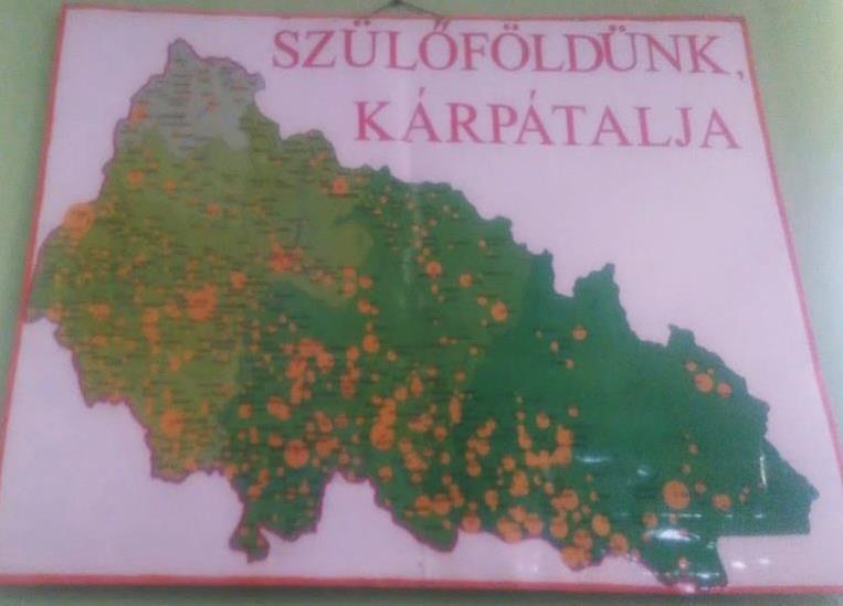 A térképek kisebbségi és többségi nyelven is olvashatóak.