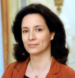 FŰRÉSZ TÜNDE A bölcsődei rendszer átalakításáért felelős miniszteri biztos és az EMMI Családügyi és Nőpolitikai Főosztályának vezetője.