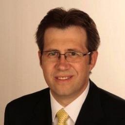 PÁLFAY ERZSÉBET Andragógus, business coach, mentálhigiénés szakember.